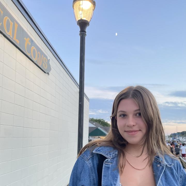Seventeen Members Height InnerView - Member Profile - Katharine Bach